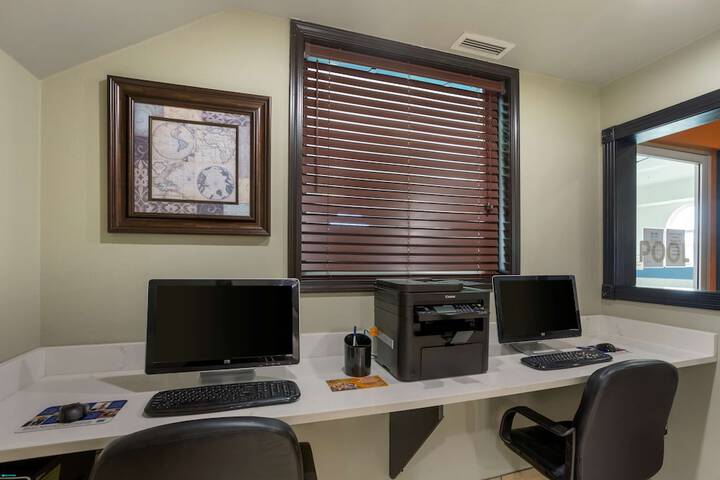 Business Center 35 of 36