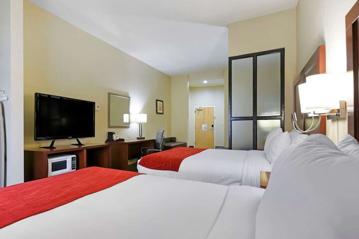 Comfort Suites Fultondale I-65 near I-22