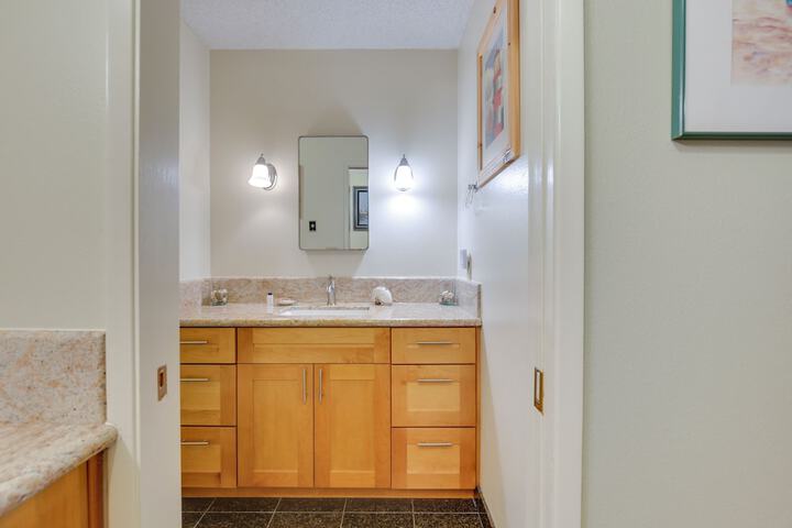 Lincoln City Oceanfront Condo Near Lincoln Beach!