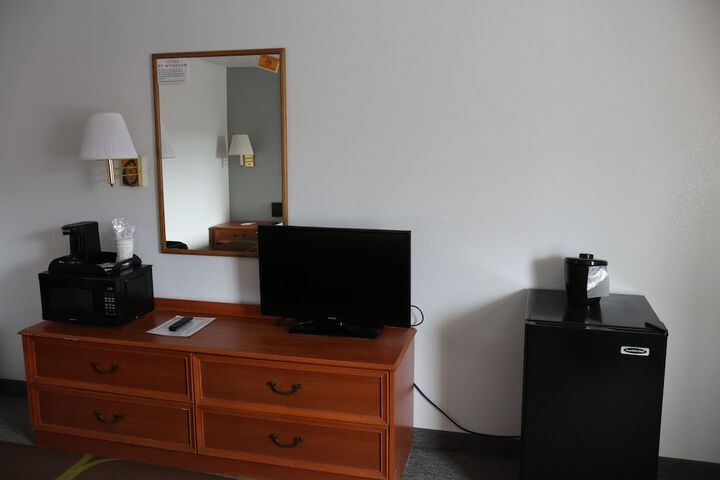 Room 33 of 47