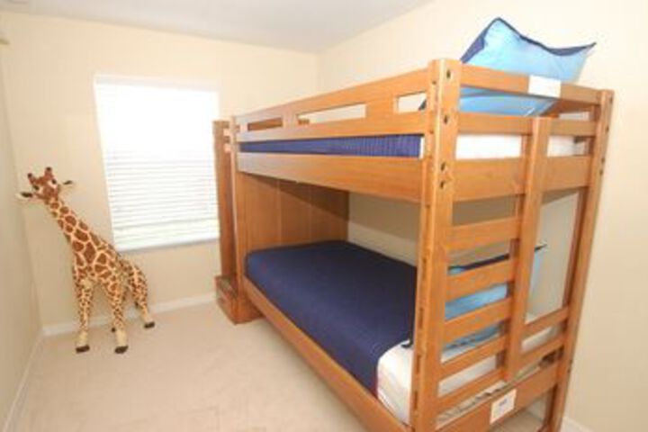 226SW Scaton 3 Br Villa by RedAwning