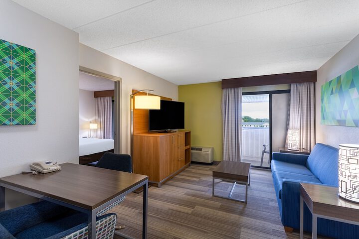 Room 33 of 47