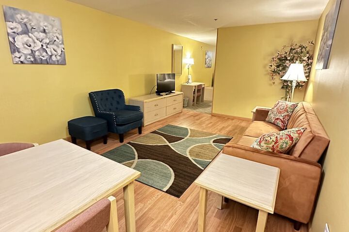 Timberland Inn & Suites