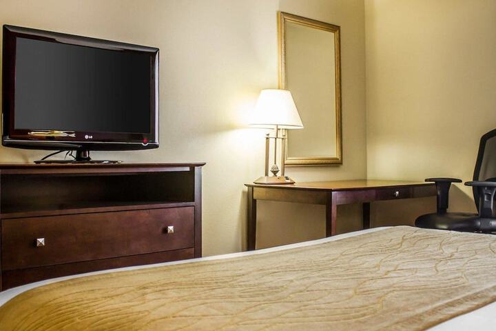 Comfort Inn & Suites Dayville - Killingly Industrial Park