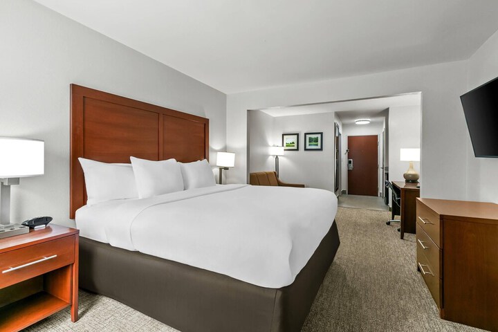 Comfort Inn & Suites Greenwood near University