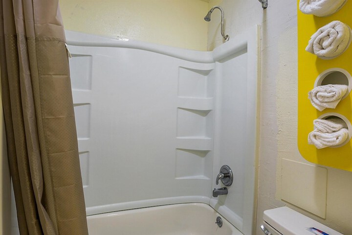 Motel 6 Madisonville TX