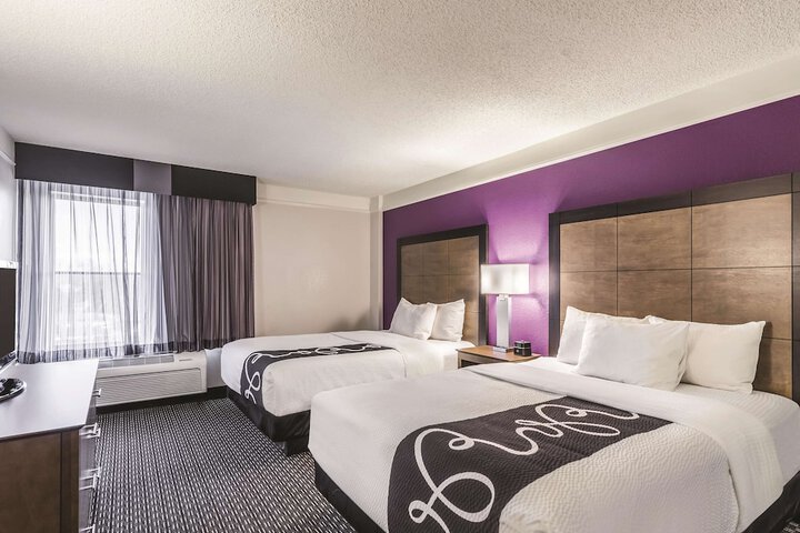 La Quinta Inn & Suites by Wyndham Cincinnati Sharonville