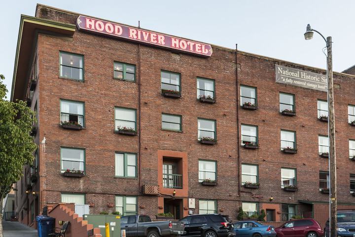 Hotel 2 of 77
