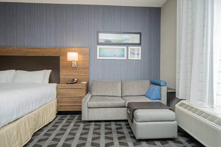 Room 34 of 71