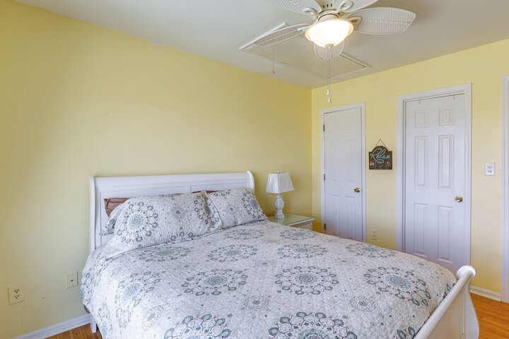 North Topsail Beach Townhome: Walk to the Beach!