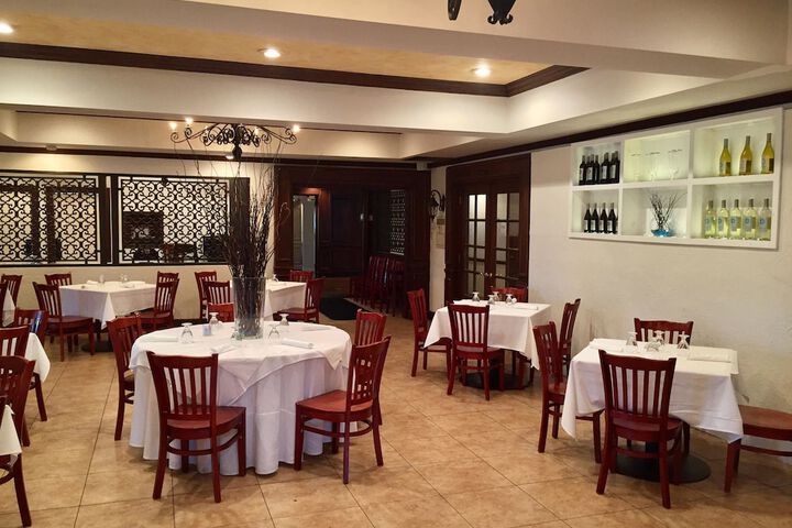 Dining 42 of 51