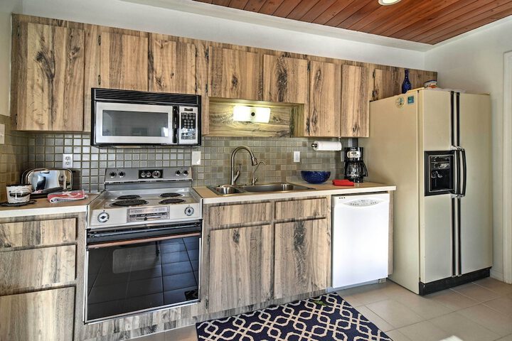Steps to Beach Cabana: Indian Shores Cottage