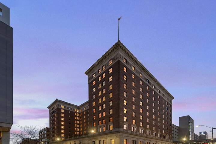 Hotel Fort Des Moines Curio Collection by Hilton