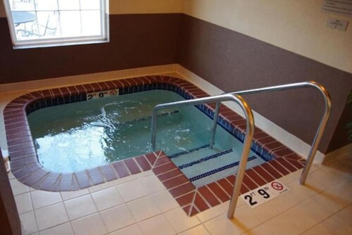 GrandStay Hotel & Suites