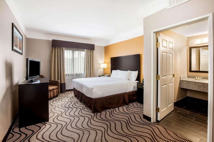 La Quinta Inn & Suites by Wyndham Pasadena