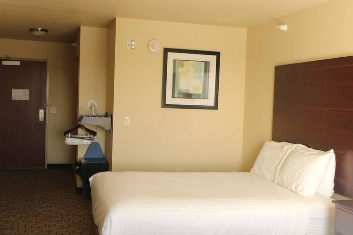 Cobblestone Hotel & Suites – Devils Lake