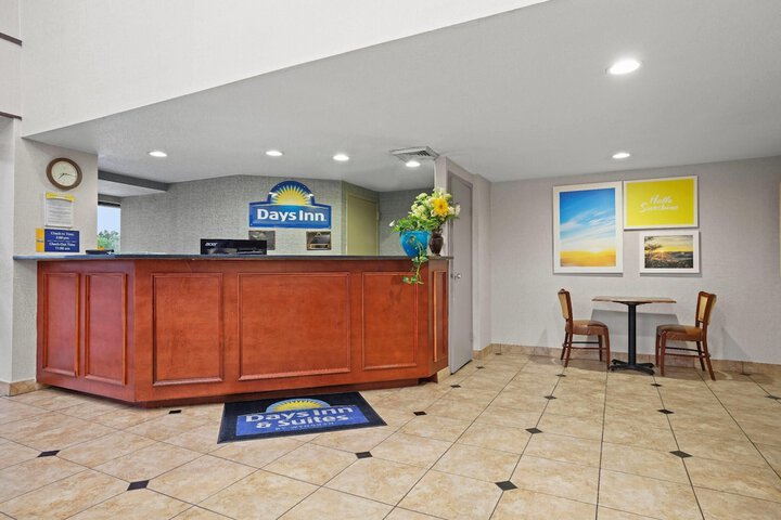 Days Inn by Wyndham Utica