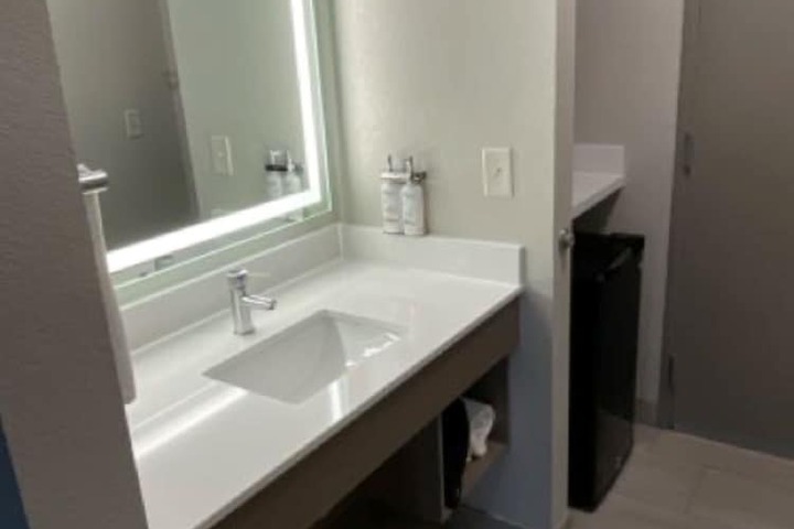 Room 19 of 28
