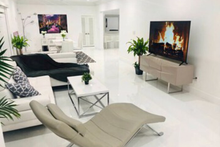 Sleek Miami Shores Residence With Jacuzzi