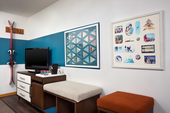 Room 10 of 30