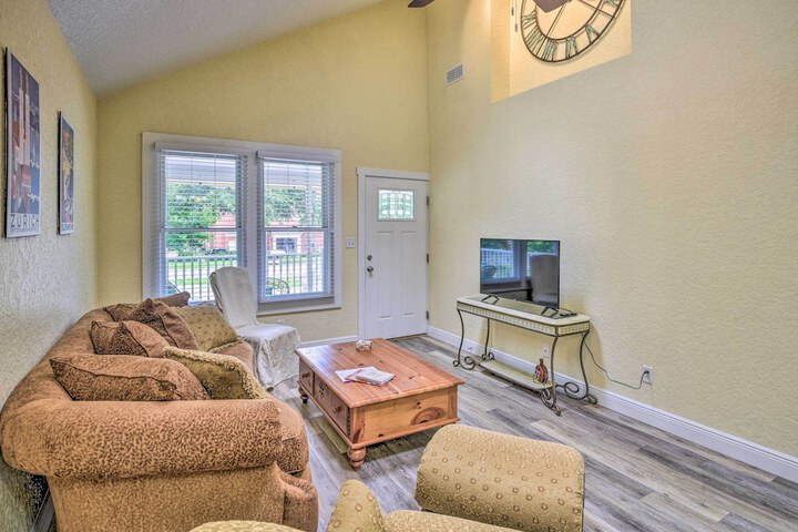 Family Home: Walk to Downtown & Stetson Univ!