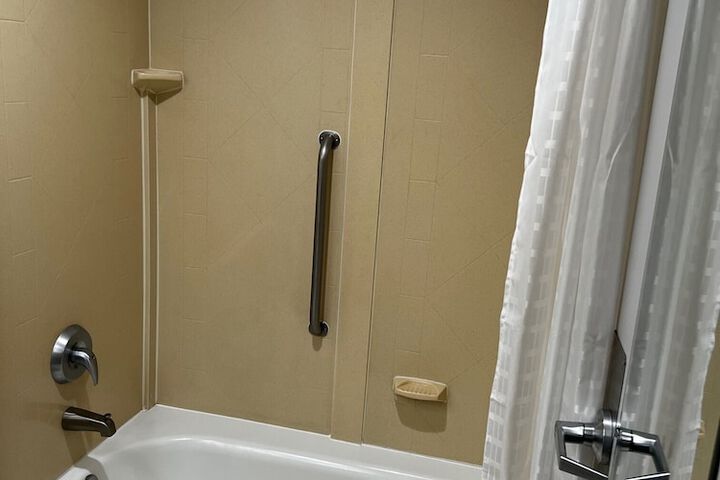 Room 4 of 18