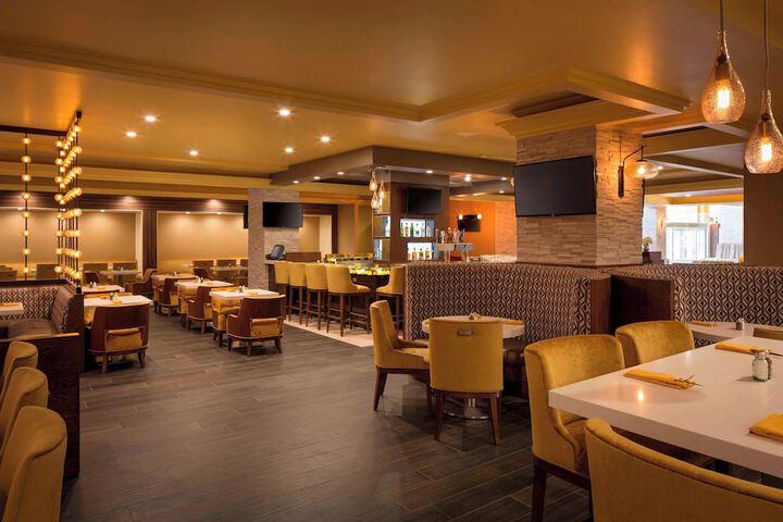 Lounge 72 of 81