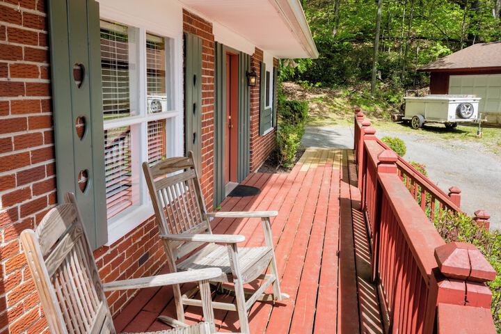 Mountain Aire Cottages Inn & Glamping