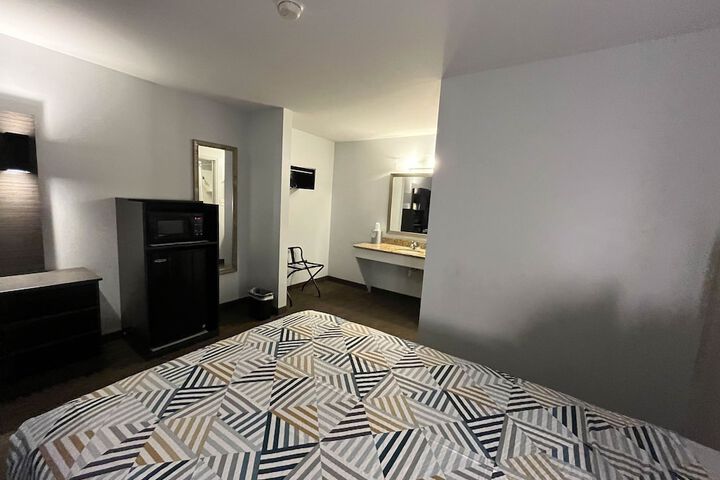 Room 11 of 33