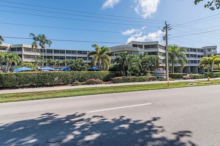 Marco Beach Vacation Suites