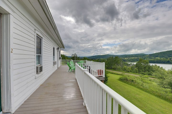 Lawrenceville Apartment w / Deck Near Gaming Lands!