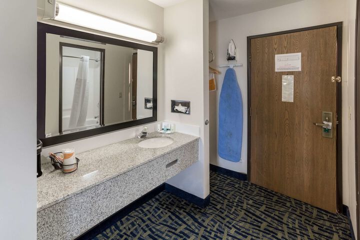 Room 21 of 38
