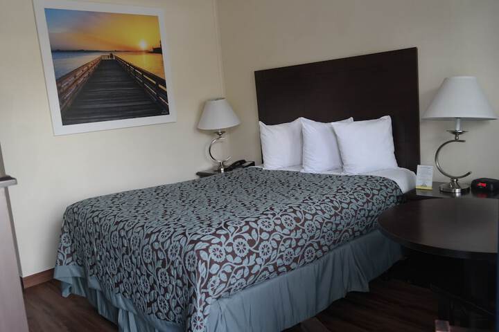 Room 16 of 18