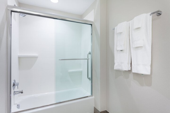 Holiday Inn Express & Suites Panama City Beach - Beachfront by IHG