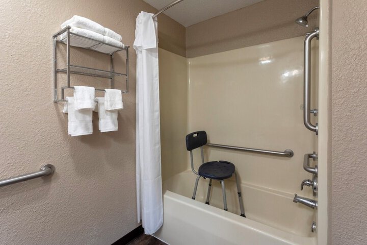 Room 8 of 12