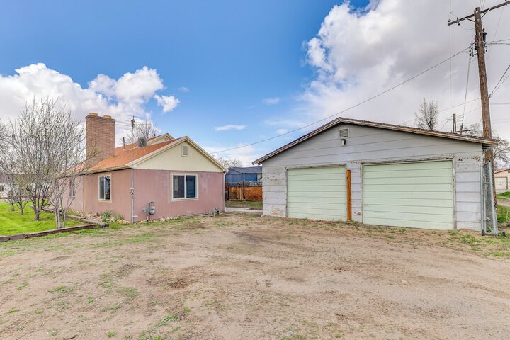 Family-friendly Ontario Home in Central Location!