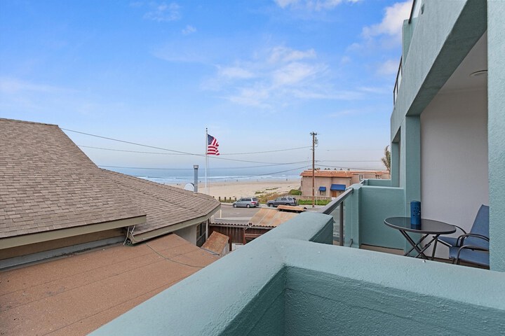 Beach House Inn & Suites