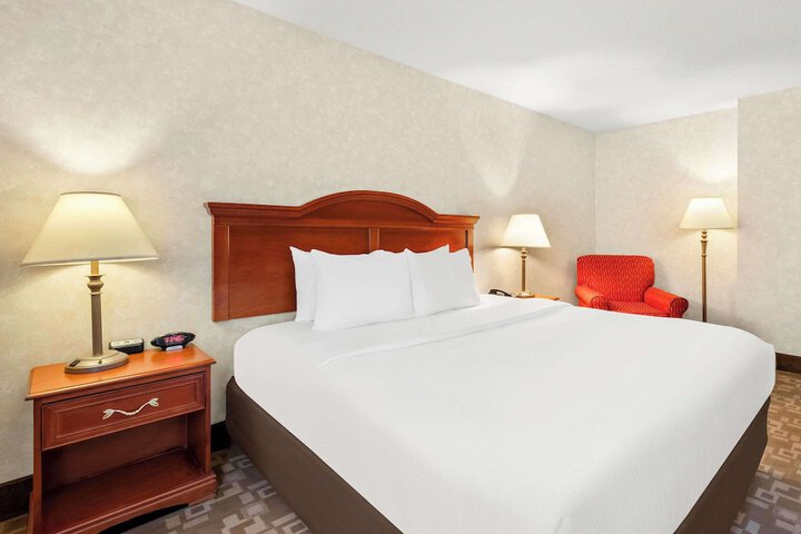 Room 34 of 46