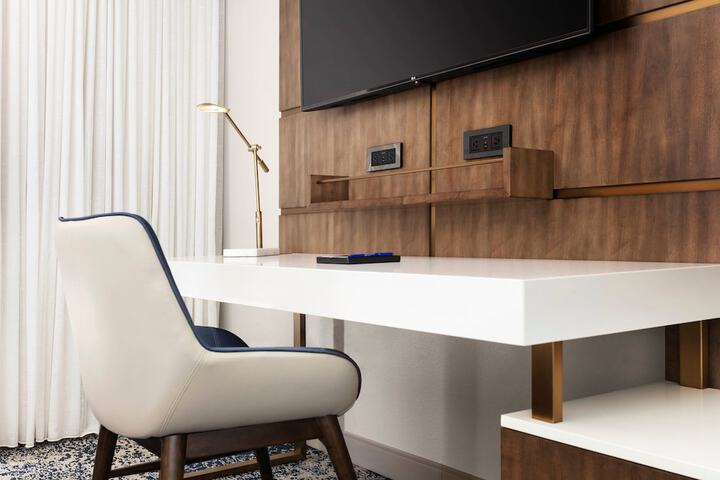 Delta Hotels by Marriott Virginia Beach Waterfront Suites