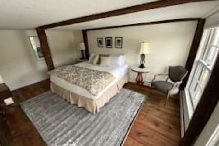 Room 27 of 63