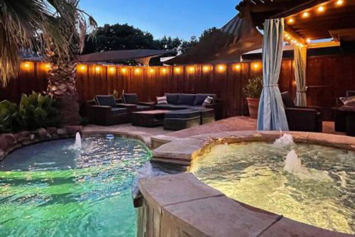 Cheerful 5 Bedroom Home with Heated Pool