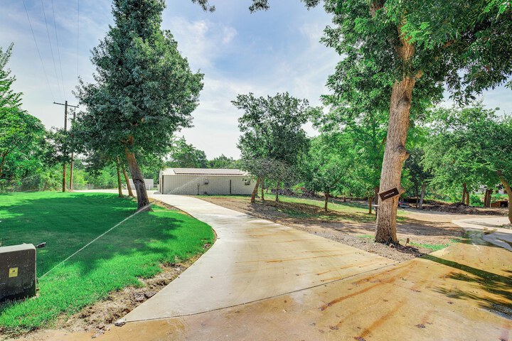 Dog-friendly Home w / Yard & Fire Pit in Midlothian