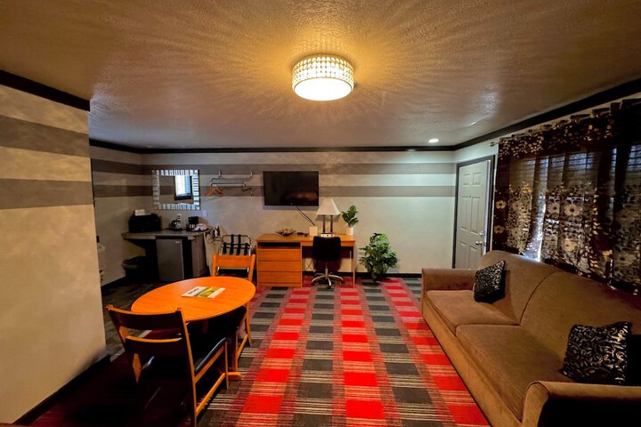 Room 28 of 49