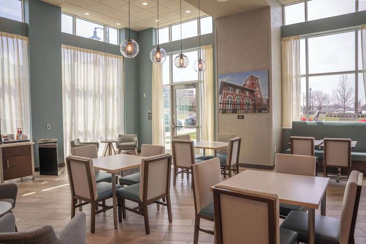 Hampton Inn & Suites Erie Bayfront