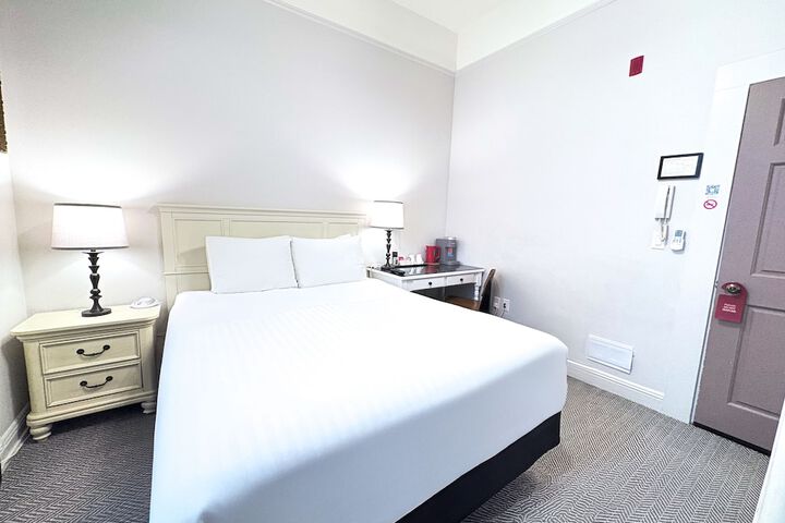 Room 9 of 31