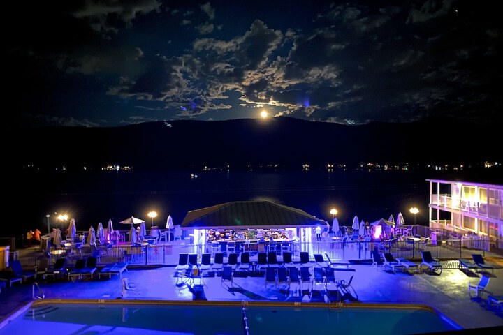 The Georgian Lakeside Resort