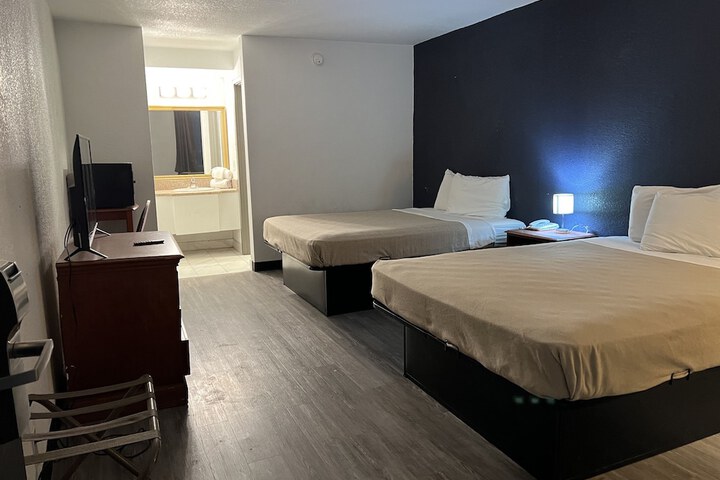 Room 13 of 18