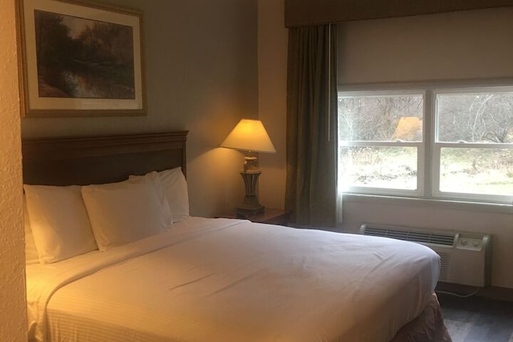 Room 6 of 34