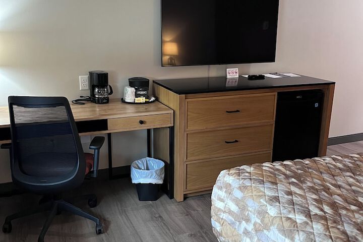 Room 12 of 28
