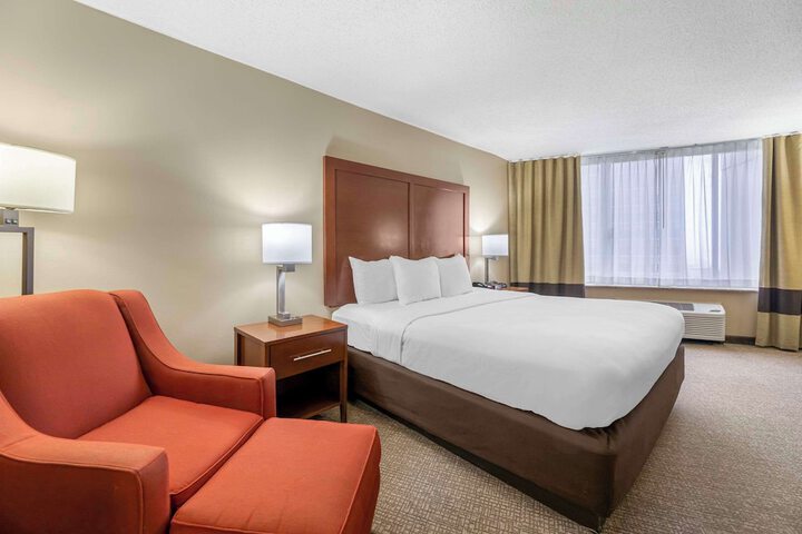Room 52 of 80